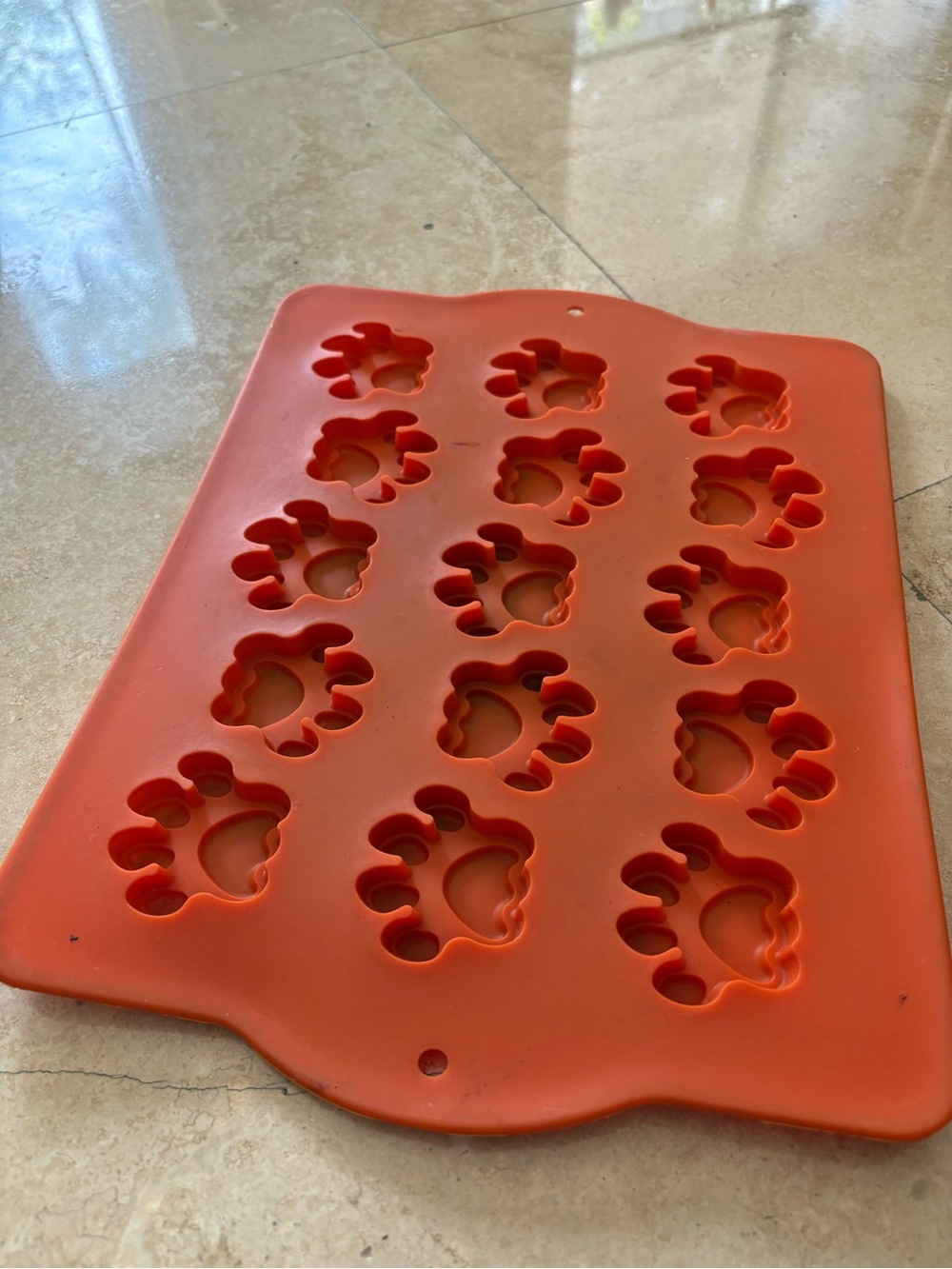 Paw-Shaped Silicone Baking Mold - Bright Orange - Picture 3 of 5